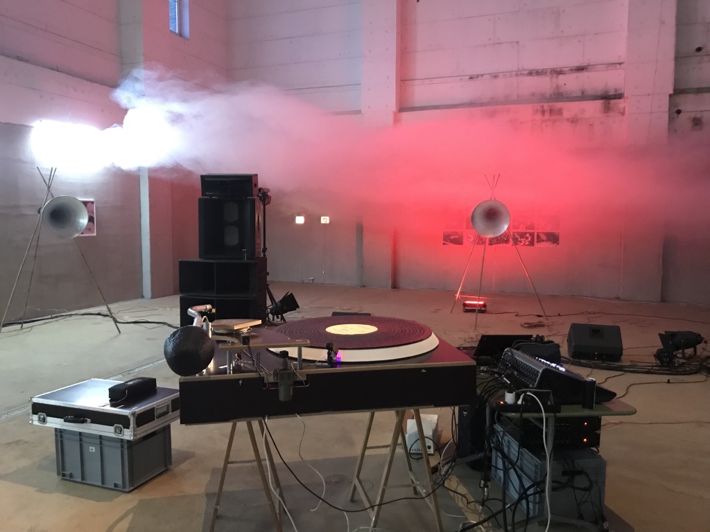 Der überdimensionierte Plattenspieler