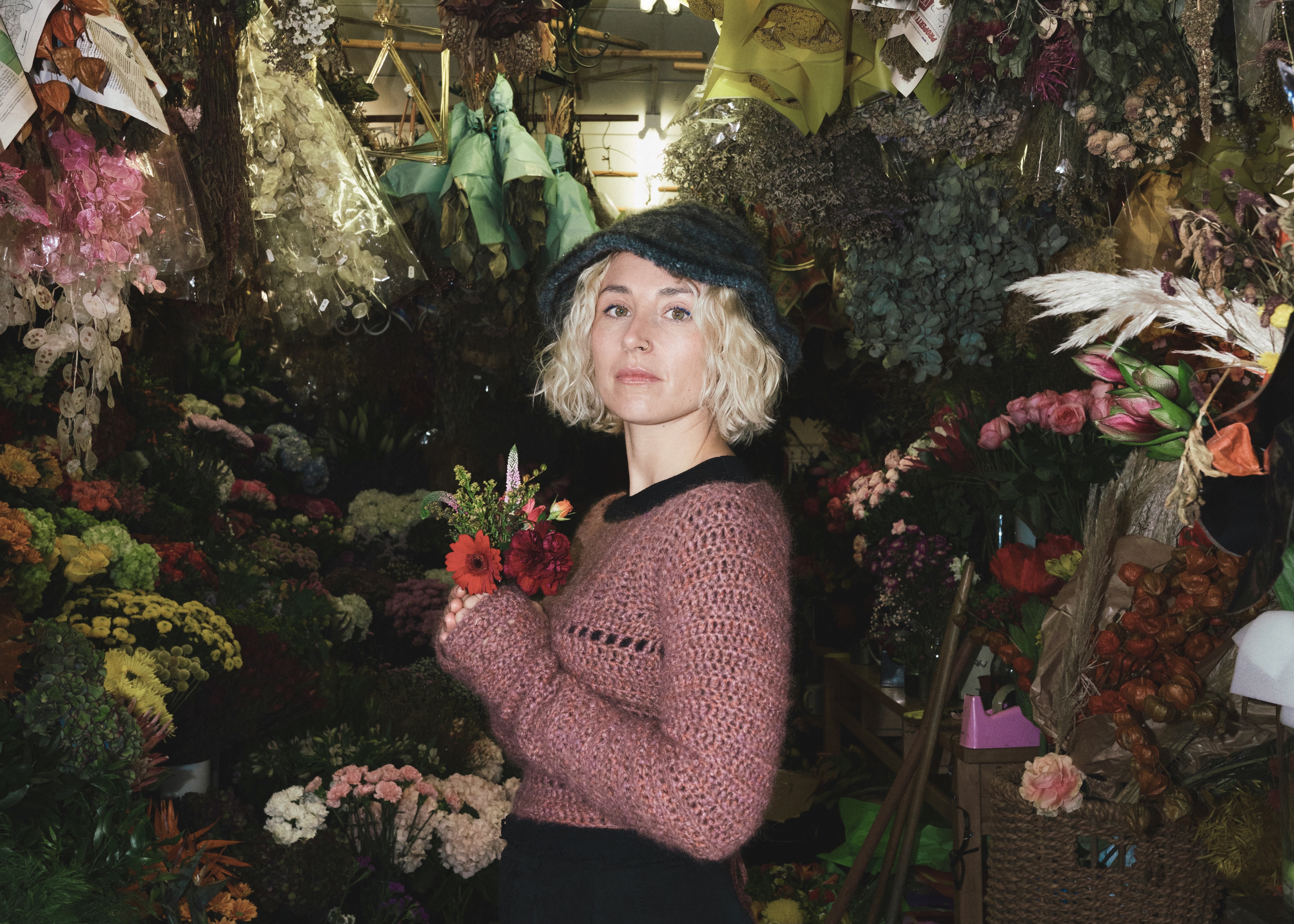 Cori Nora im Blumenladen