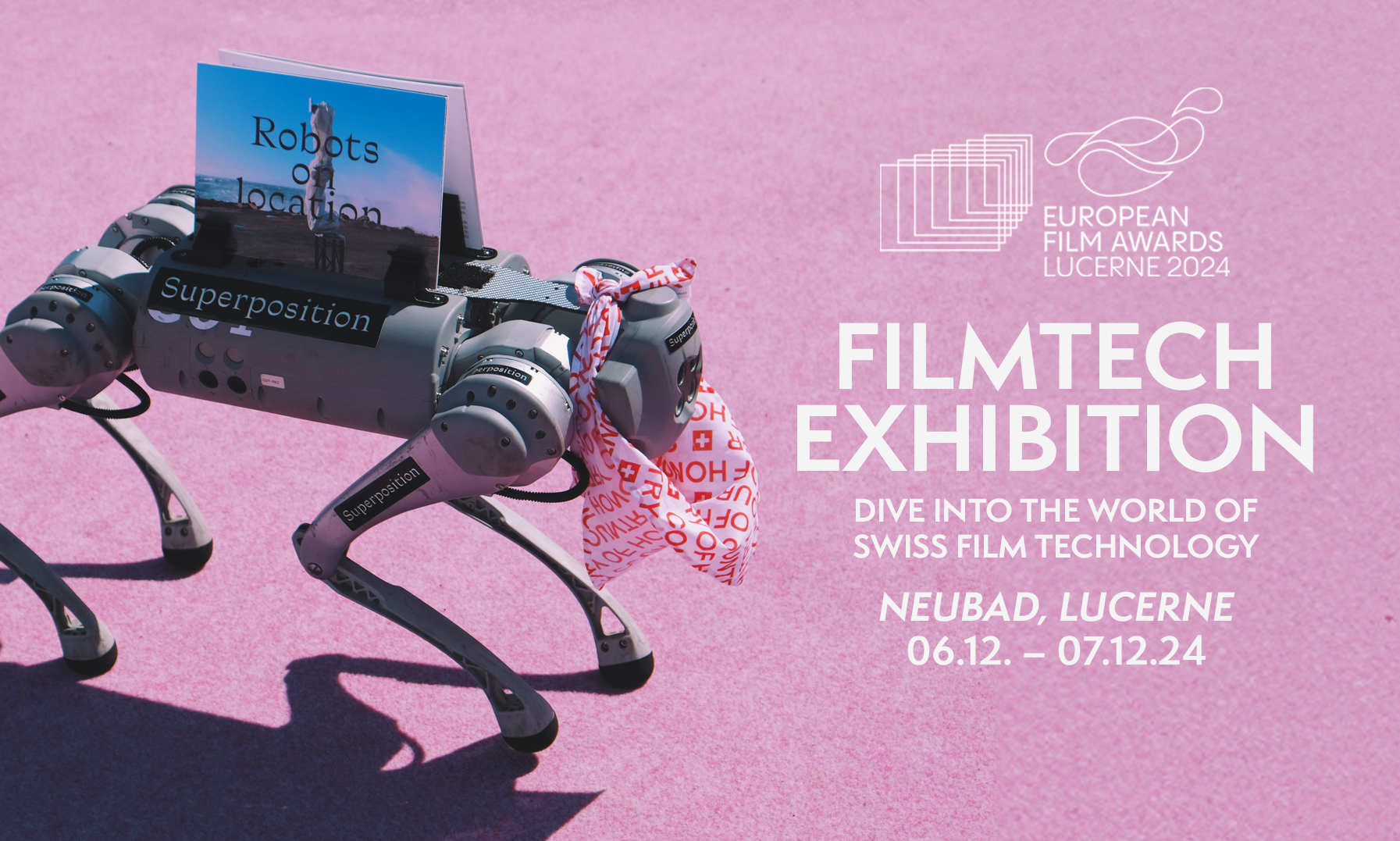 Ein Hunderoboter mit einer Postkarte auf dem Rücken.