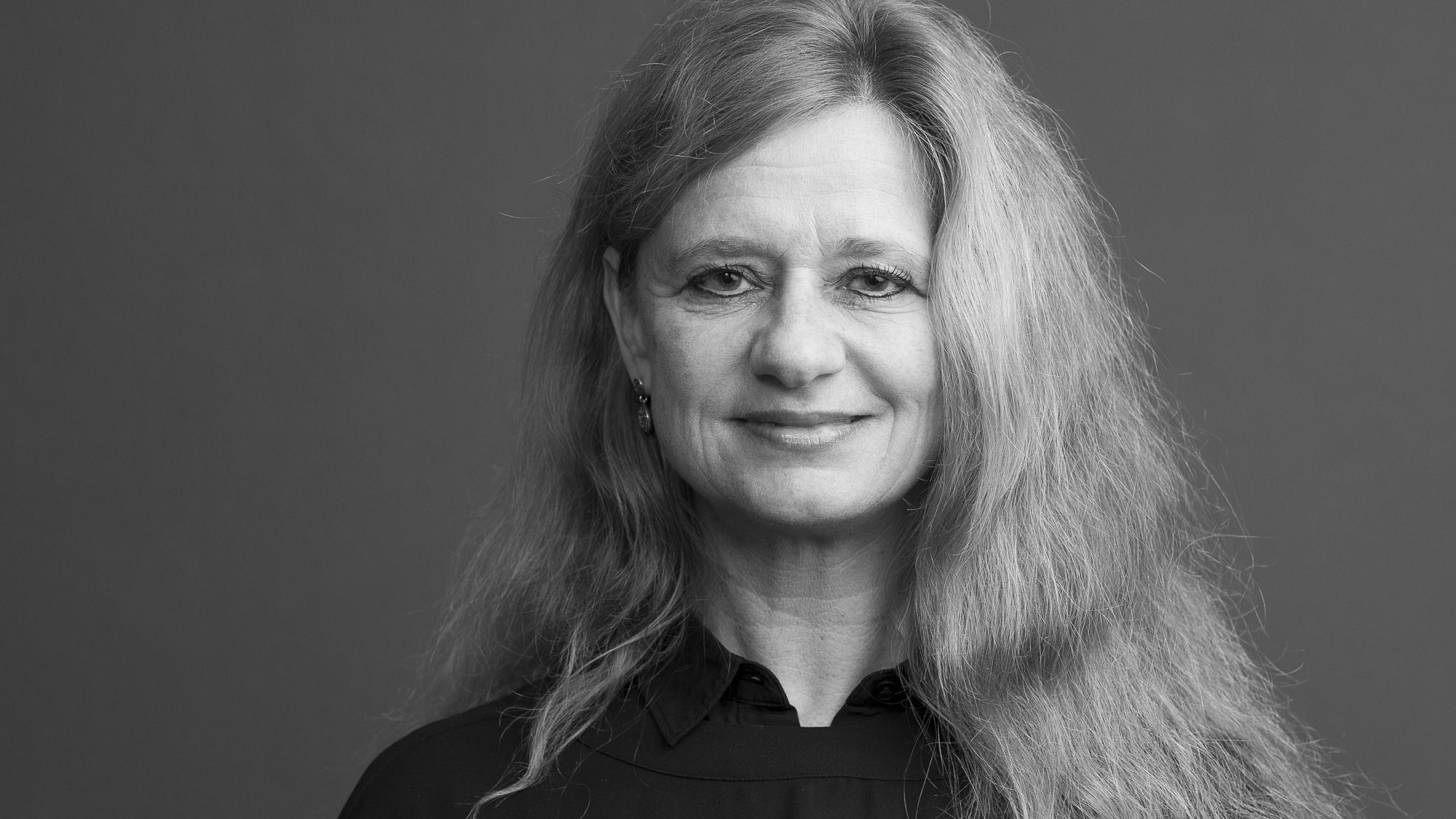 Ein schwarz weisses Foto von Brigitte Hürlimann